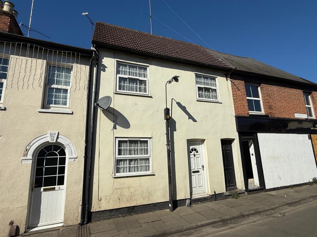 Lot: 31 - TERRACE HOUSE FOR IMPROVEMENT IN COLCHESTER CITY CENTRE - Front elevation of the terrace house in Colchester City Centre